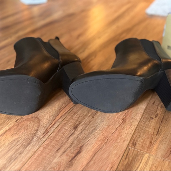 Michael Kors - Evaline Heeled Bootie Sz8.5 - Picture 9 of 9